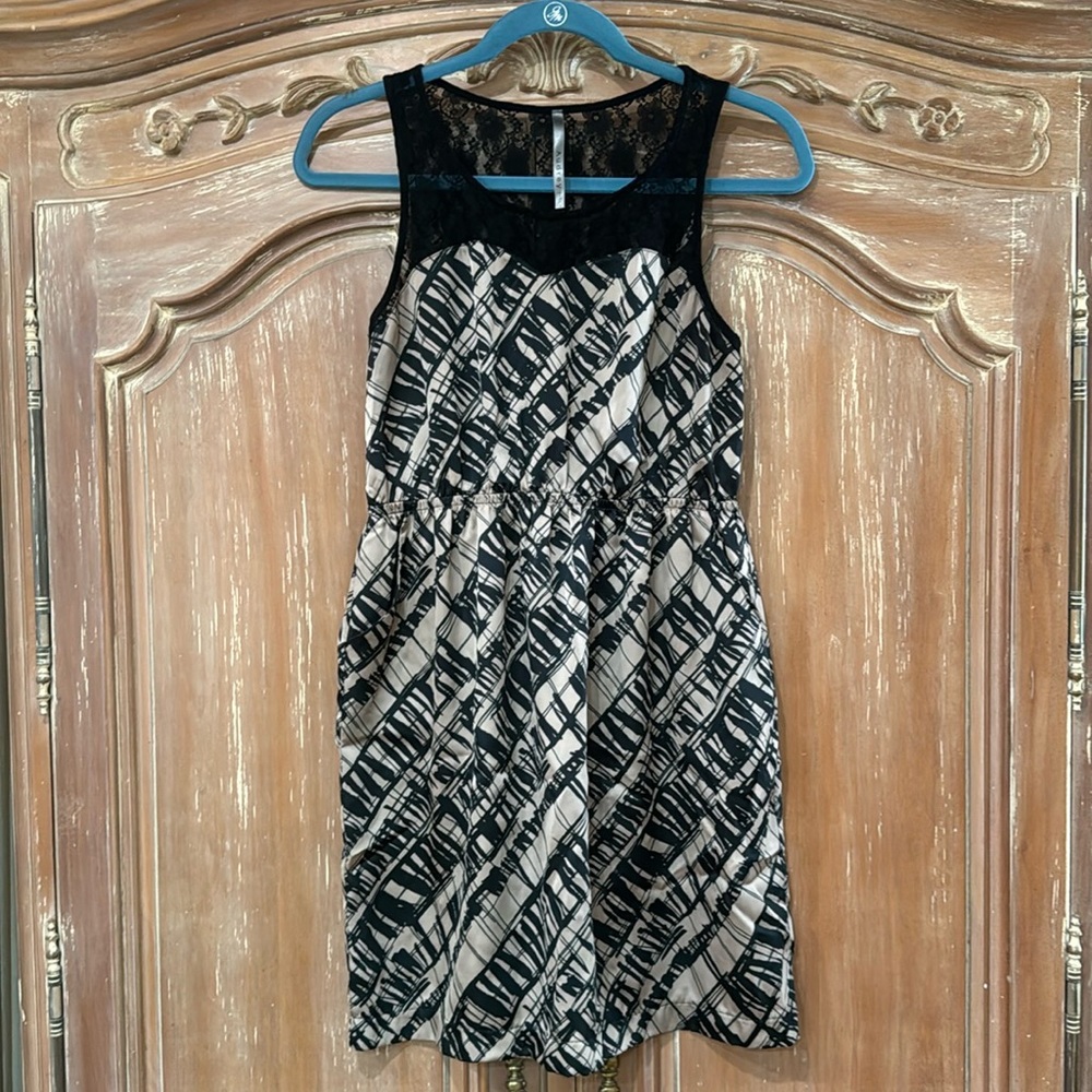 AUDREY 3+1 Lace and Abstract Print Dress